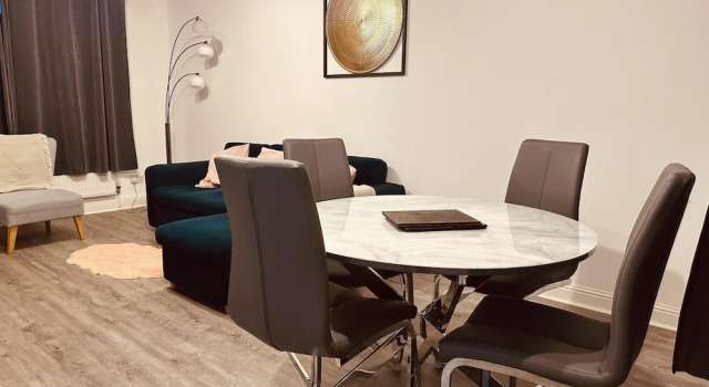 Коттедж Come & Unwind in Charming 5 Bed House in Blackburn
