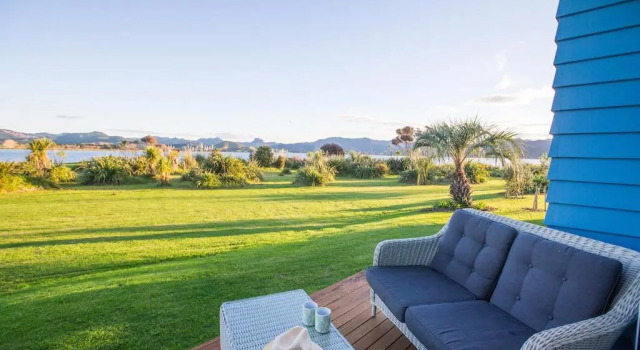 Waterfront Wonder - Matarangi Holiday Home, Забронировать Отель Матаранги Coromandel Peninsula