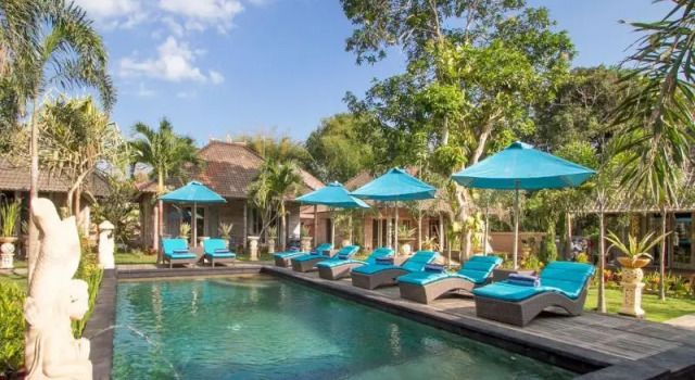 Люкс с видом на бассейн The Palm Grove Villas
