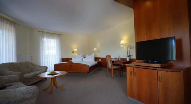 Люкс с балконом Hotel Lorösch