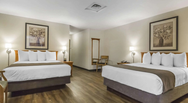Четырёхместный люкс Quality Inn & Suites