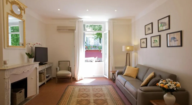 Prime Location for This 1 Bedroom Apartment Full of Charm in the Heart of the ol