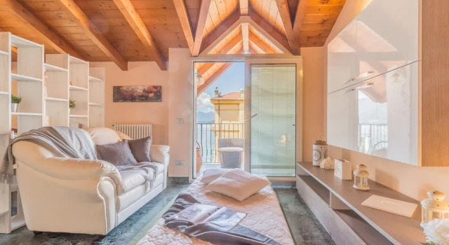 Casa Del Tiglio in Varenna, Забронировать Апартаменты/квартира Варенна Озеро Комо, рядом с Вилла Монастеро