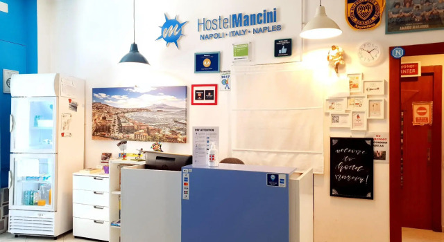 Кровать в общем номере Hostel Mancini Naples