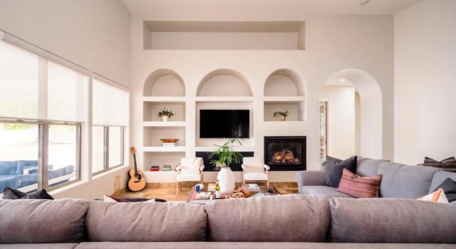 Sleeps 19, 7bdr Estate! Sports Court, Putting Green, Pool Farrier by Avantstay