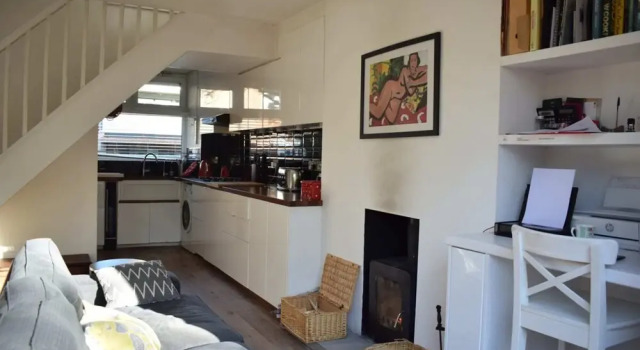 3 Bedroom House With Garden in Brixton