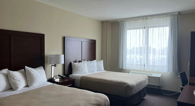 Четырёхместный номер Standard Lotus BLU Inn & Suites