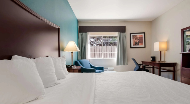 Standard Doppel Zimmer SureStay Plus Hotel by Best Western Topeka