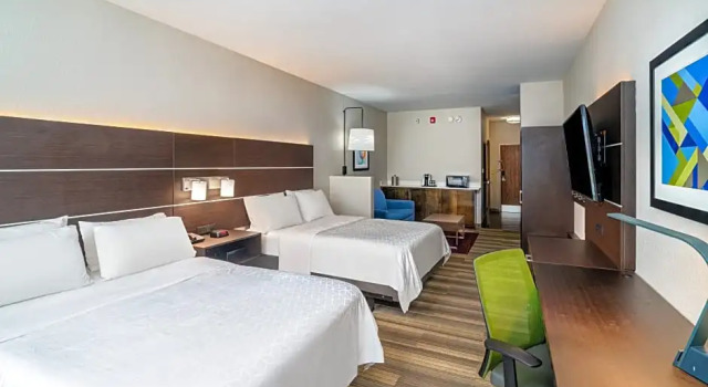 Четырёхместный люкс Holiday Inn Express Hotel Winona North by IHG