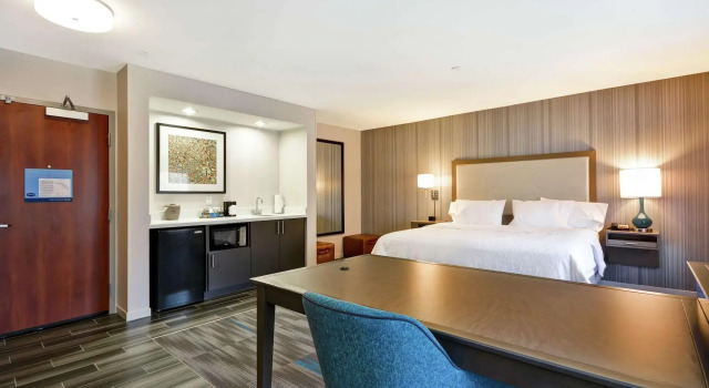 Hampton Inn & Suites Los Angeles Burbank Airport, Забронировать Отель Бербанк San Fernando Valley