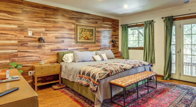 3 Mi to Lake Arrowhead Village: Dog-friendly Cabin, Book Feriehus SPA-hoteller i Lake Arrowhead, SPA