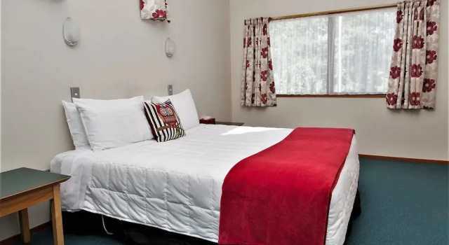 Номер Deluxe c 1 комнатой с балконом Aspen Lodge Motel
