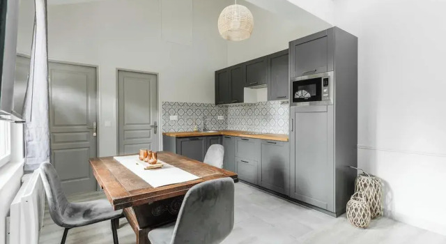 Townhouse With Garden 100m From Place Morny, Забронировать Апартаменты/квартира Отели Довиль с парковкой, рядом с Железнодорожный вокзал Трувиль-Довиль, Парковка