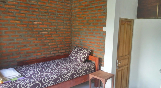Кровать в общем номере Canggu Fun Beach Surf Hostel