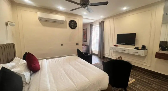 Номер Deluxe Elegant Suites Hotel