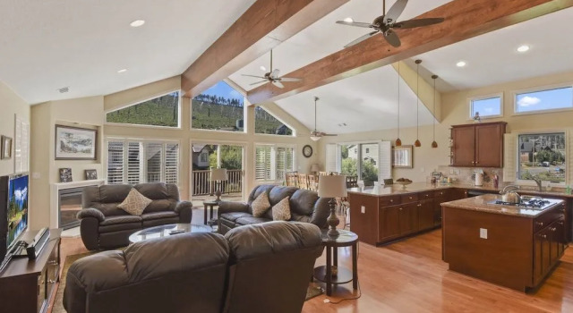 Mule Meadows Classy, Split Level South Tahoe Home!