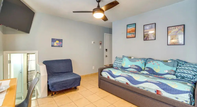 <1 Mi to Boardwalk & Beach Access: Ocean City Apt!, Забронировать Апартаменты/квартира Отели Оушен-Сити с парковкой, рядом с Shriver's Salt Water Taffy &amp; Fudge, Парковка