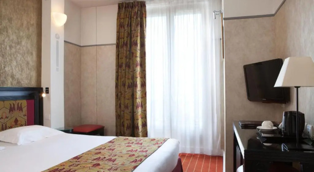 Номер Standard Hotel Eiffel Seine