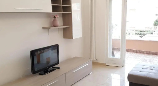 Appartamento 85m luminoso a lavinio mare vicino Roma, Boek Appartement Hotels in Lazio met parkeren, Parkeren