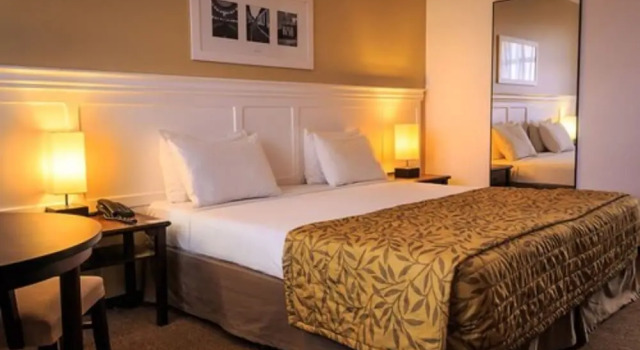 Апартаменты Luxury Marques Plaza Hotel