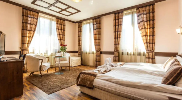 Полулюкс Family Hotel Teteven