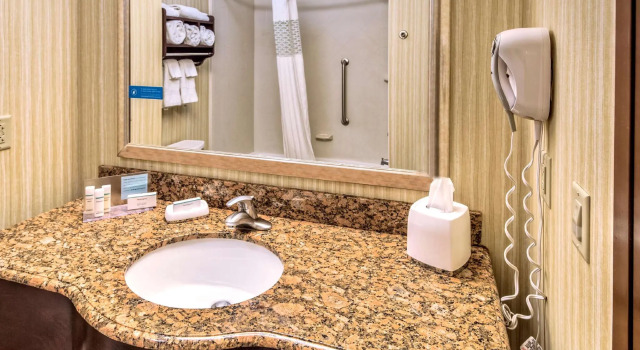 Четырёхместный номер Standard Hampton Inn Rochester - Irondequoit