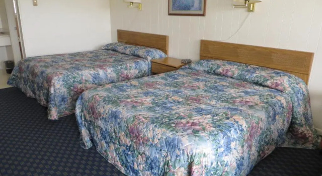 Четырёхместный номер Standard North Winds Motel