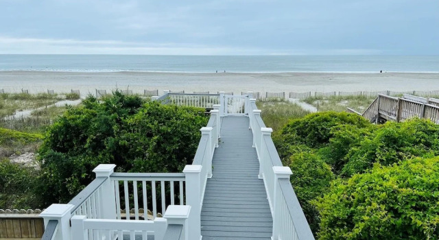 Коттедж Beach Time 5 Bedroom Home by RedAwning