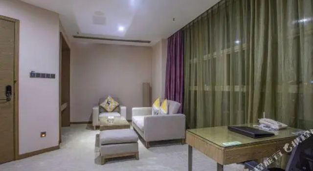 Люкс Deluxe Lijin International Apartment Hotel