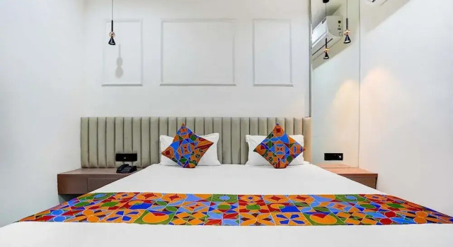 Номер Premium Fabhotel Sanviraaj