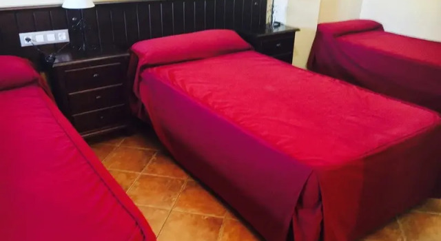 Трёхместный номер Standard с балконом Hostal Pechi