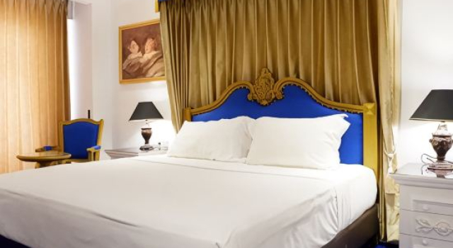 Suite Senyum World Hotel