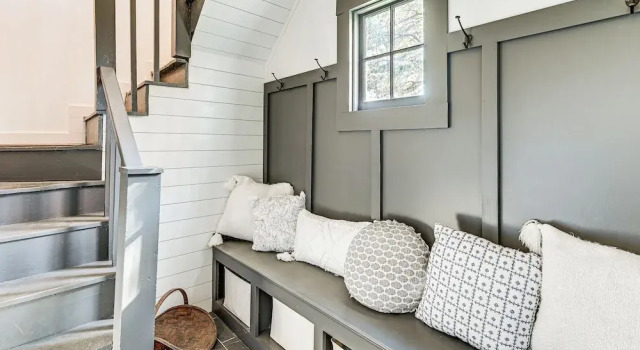 Main Street Elkin Retreat: Home w/ Backyard Oasis, Buchen Sie Ferienhaus Elkin North Carolina