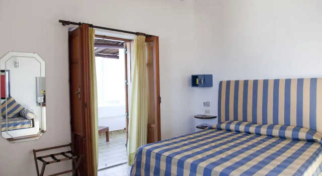Трёхместный номер Standard с балконом и с видом на море Hotel Cincotta