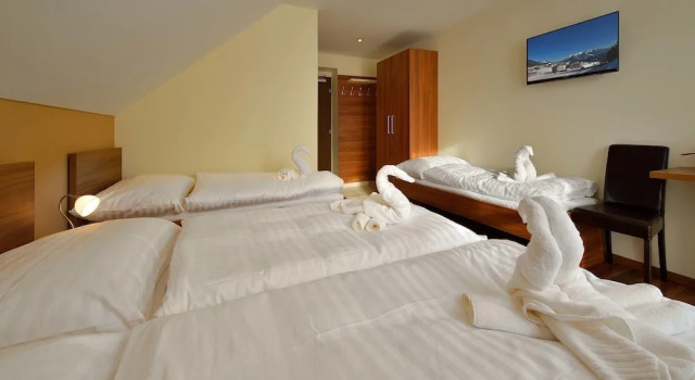 Четырёхместный номер Standard с балконом Villa Gloria Rooms & Apartments