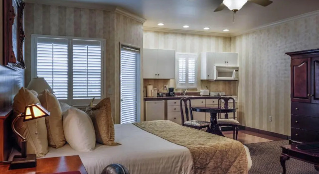 Люкс Grass Valley Courtyard Suites