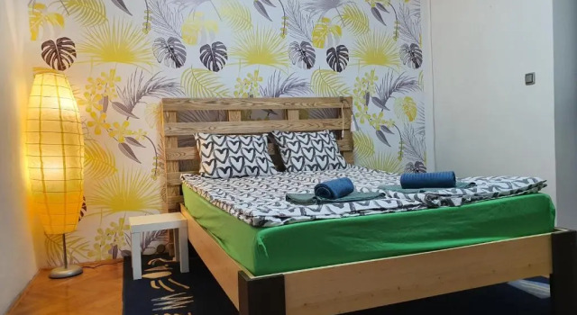 Апартаменты Apartman Yellow House