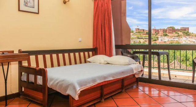 Трёхместный номер с видом на замок Hotel Colina Dos Mouros
