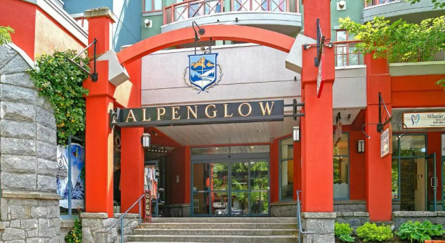 Студия Deluxe Alpenglow Lodge by MVA