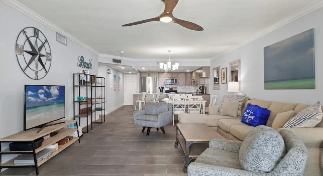 Escape to Beachfront Paradise: 2br/2ba Condo on the Gulf, Sleeps 8, Забронировать Апартаменты/квартира Отели Лоуэр-Гранд-Лагун с парковкой, Парковка