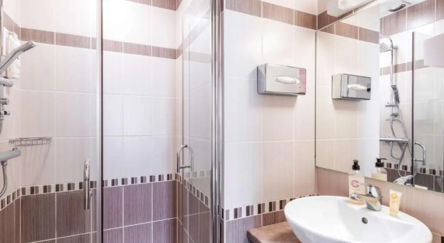 Двухместный номер Standard с видом на внутренний двор Best Western Hôtel Royan Océan