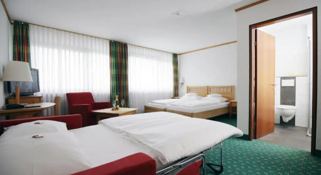 Четырёхместный номер Standard Badhotel Restaurant Stauferland