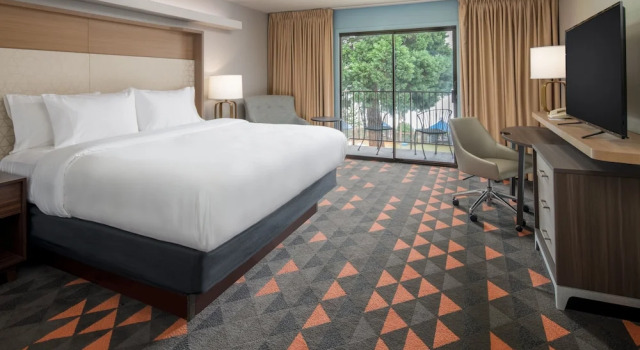 Двухместный номер Premium с балконом и с видом на внутренний двор Holiday Inn Portland - Columbia Riverfront by IHG