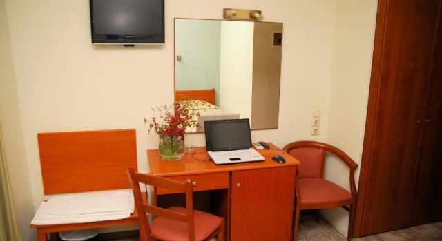 Трёхместный номер Standard Paris Hotel