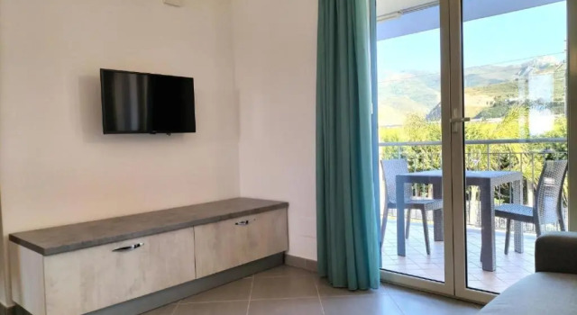 Icaro Residence Apartments with a beautiful pool, Buchen Sie Ferienwohnung SantʼAgata di Militello Monti Nebrodi