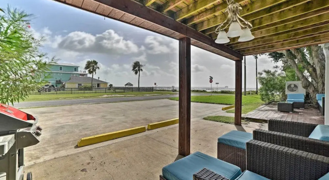 Rockport Bayfront Studio w/ Patio: 'casa Familia', Забронировать Апартаменты/квартира Рокпорт Texas Gulf Coast, рядом с The Gallery of Rockport