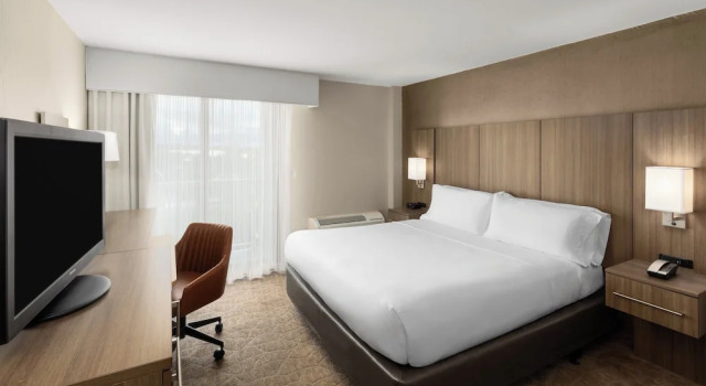 Двухместный номер Standard с балконом Holiday Inn Nashville - Vanderbilt - Dwtn by IHG