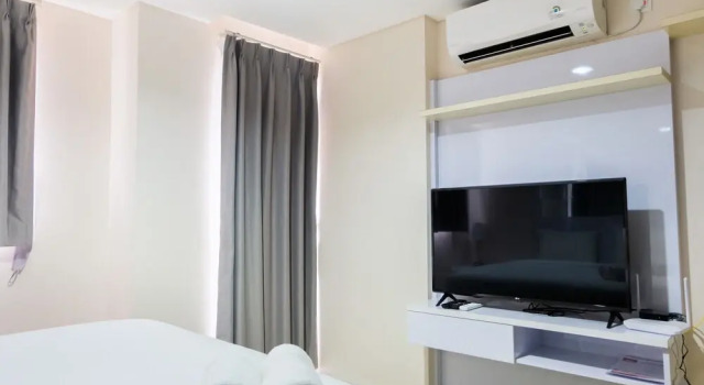Highest Value Studio Room at Bintaro Icon Apartment, Book Apartment Hotels in South Tangerang with a Pool, Swimming Pool