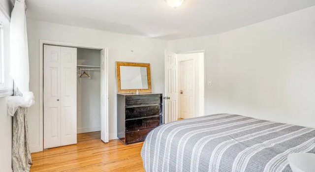 Charming Oakland Home w Fireplace & Deck, Забронировать Отель Окленд Область залива Сан-Франциско