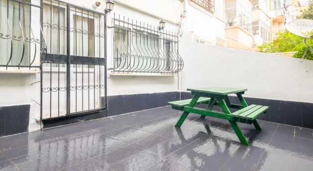 Home With Private Garden Close to Osmanbey Metro, Boek Hotel Sisli 